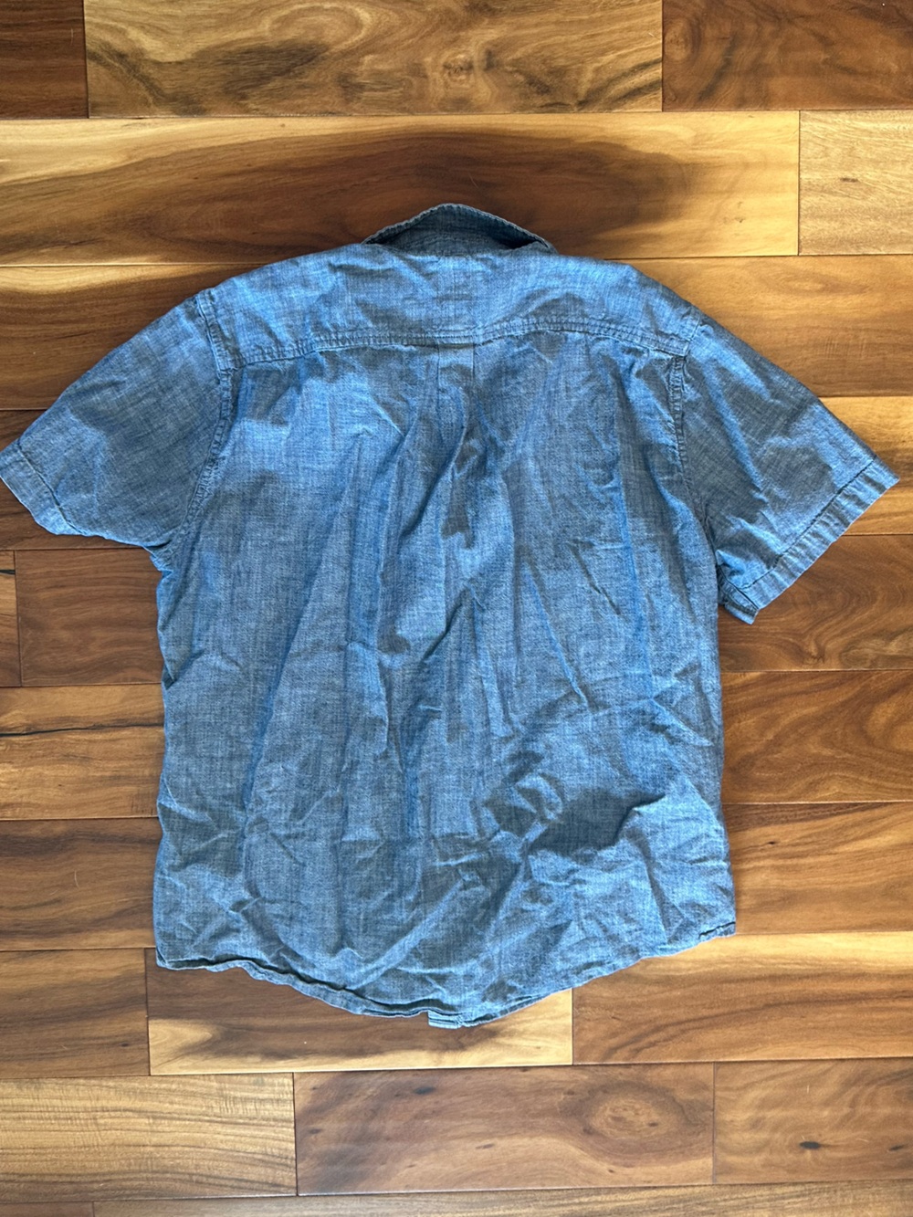 Lands' End Short-Sleeve Chambray Button-Down Shirt size Large - Picture 3 of 4